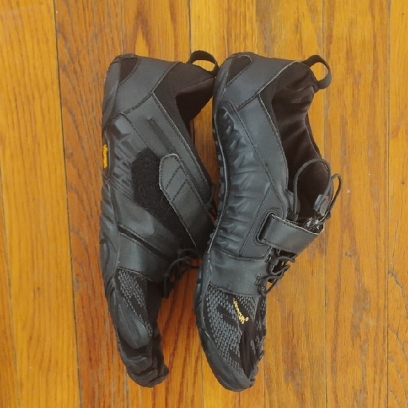 Vibram Black Athletic Shoes - Picture 3 of 4